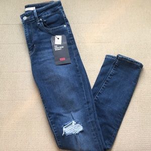 Levi 721 High-Rise Skinny Jeans